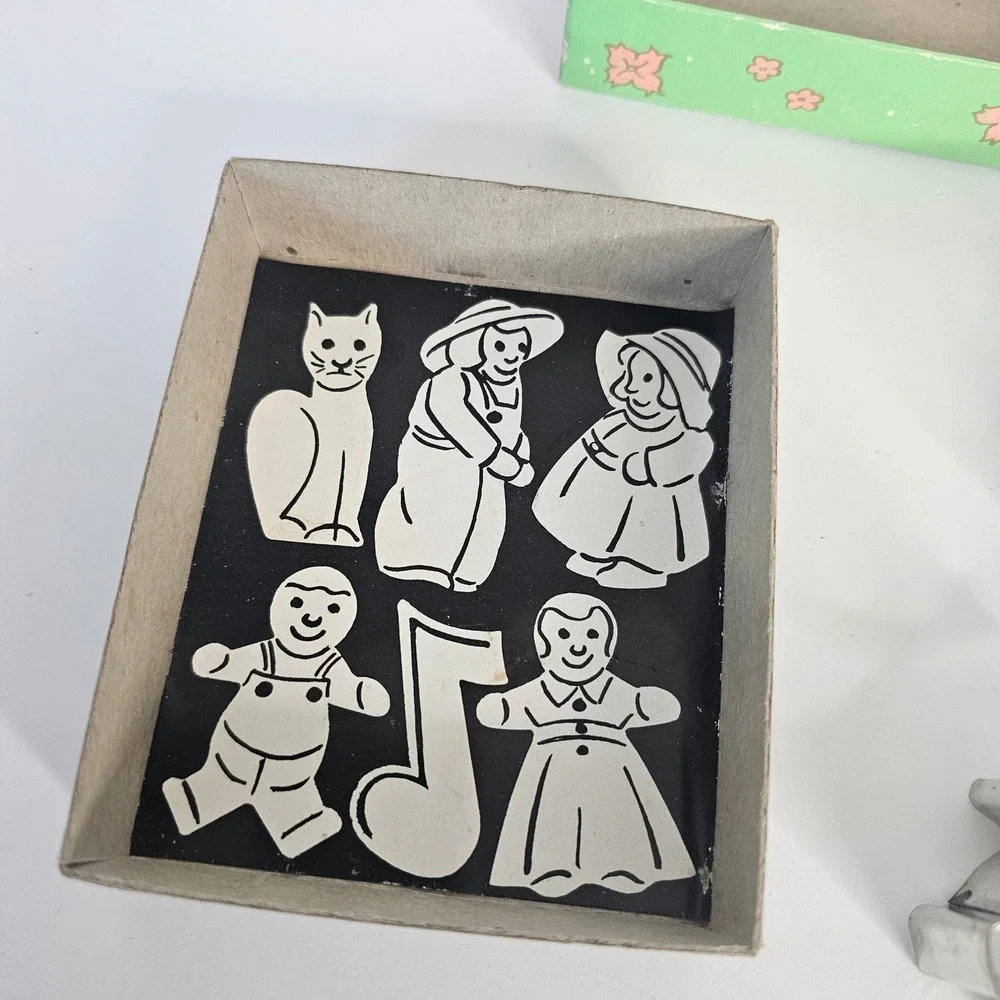 Vintage Mini Metal Cookie Cutters‎ Dutch Boy Girl Music Note Cat Gingerbread Man